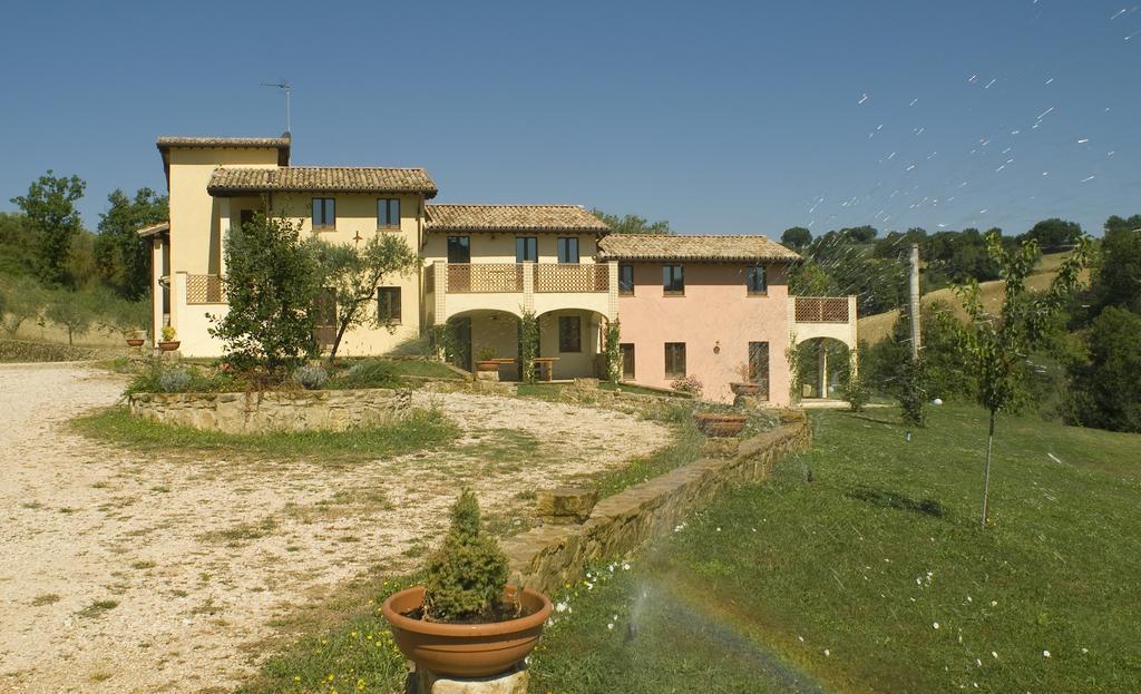 Aparthotel Borgo Le Capannelle Castel Ritaldi Exterior foto