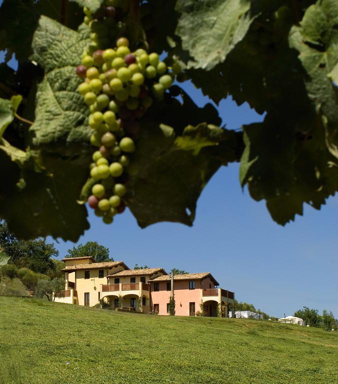 Aparthotel Borgo Le Capannelle Castel Ritaldi Exterior foto