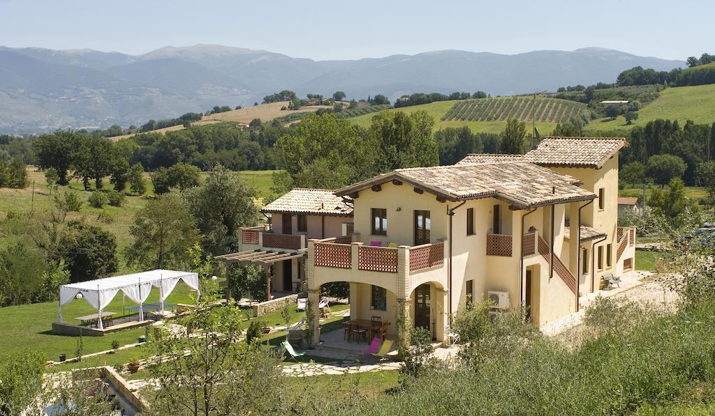 Aparthotel Borgo Le Capannelle Castel Ritaldi Exterior foto
