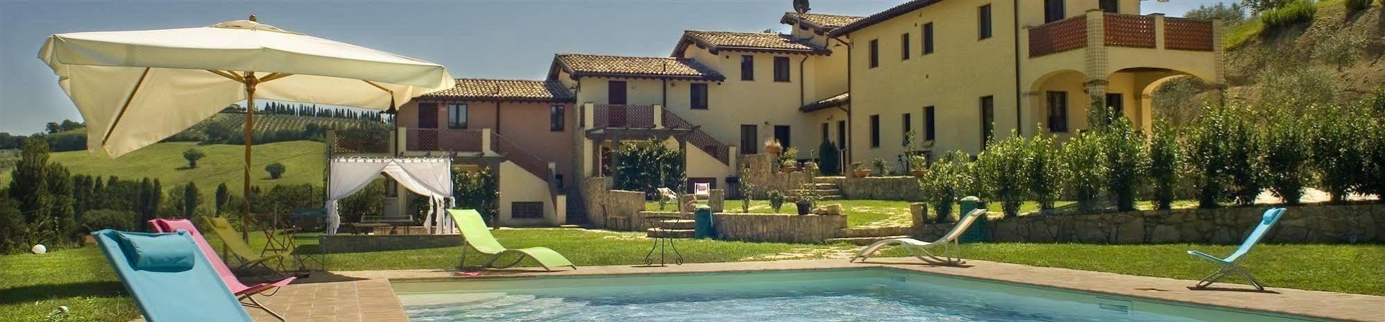 Aparthotel Borgo Le Capannelle Castel Ritaldi Exterior foto